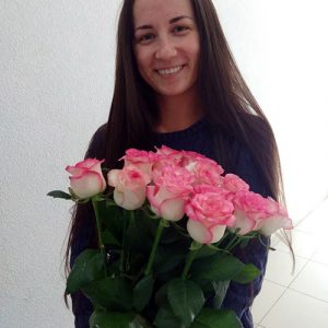 15 розовых роз Джумилия