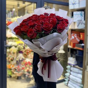 35 красных роз в Днепре фото