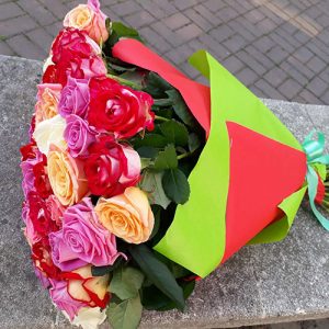 51 разноцветная роза в Днепре фото