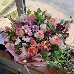 микс цветов из роз, альстромерий, эустом в Днепре фото