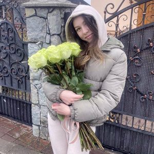 Роза импортная белая поштучно в Днепре фото