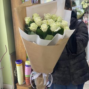 Букет білих троянд у Дніпропетровську фото