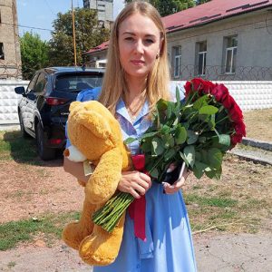 Фото товара 21 красная роза в Днепре