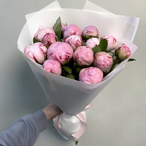 букет з 15 світло-рожевих пивоній у Дніпрі фото