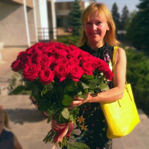 букет красных роз на юбилей фото