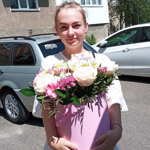 Фотографія доставленого букета Капелюшна коробка “Світлі почуття”